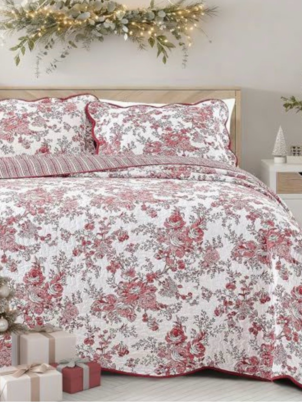 Classic Rose Floral Quilt Set – White and Red. Wonderful